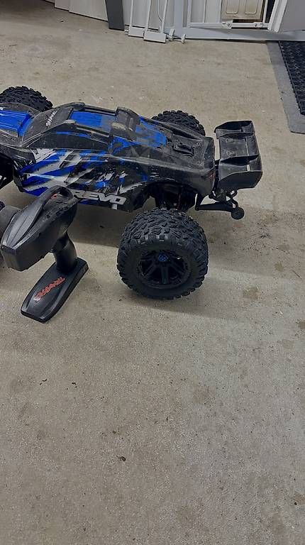 Traxxas RC Kits de montage: Traxxas E-Revo  1:8 brusless – D'occasion à Guntershausen par jan_y7yc 1
