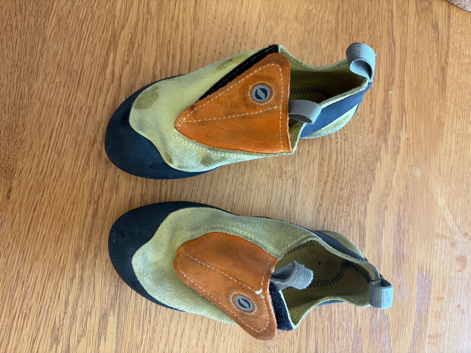 Scarpe per ragazzi: Chaussons escalade enfants – Usato da Pâquier-Montbarry venduto da Orblanc