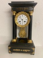 Antike Pendule schwarz-gold aus Holz