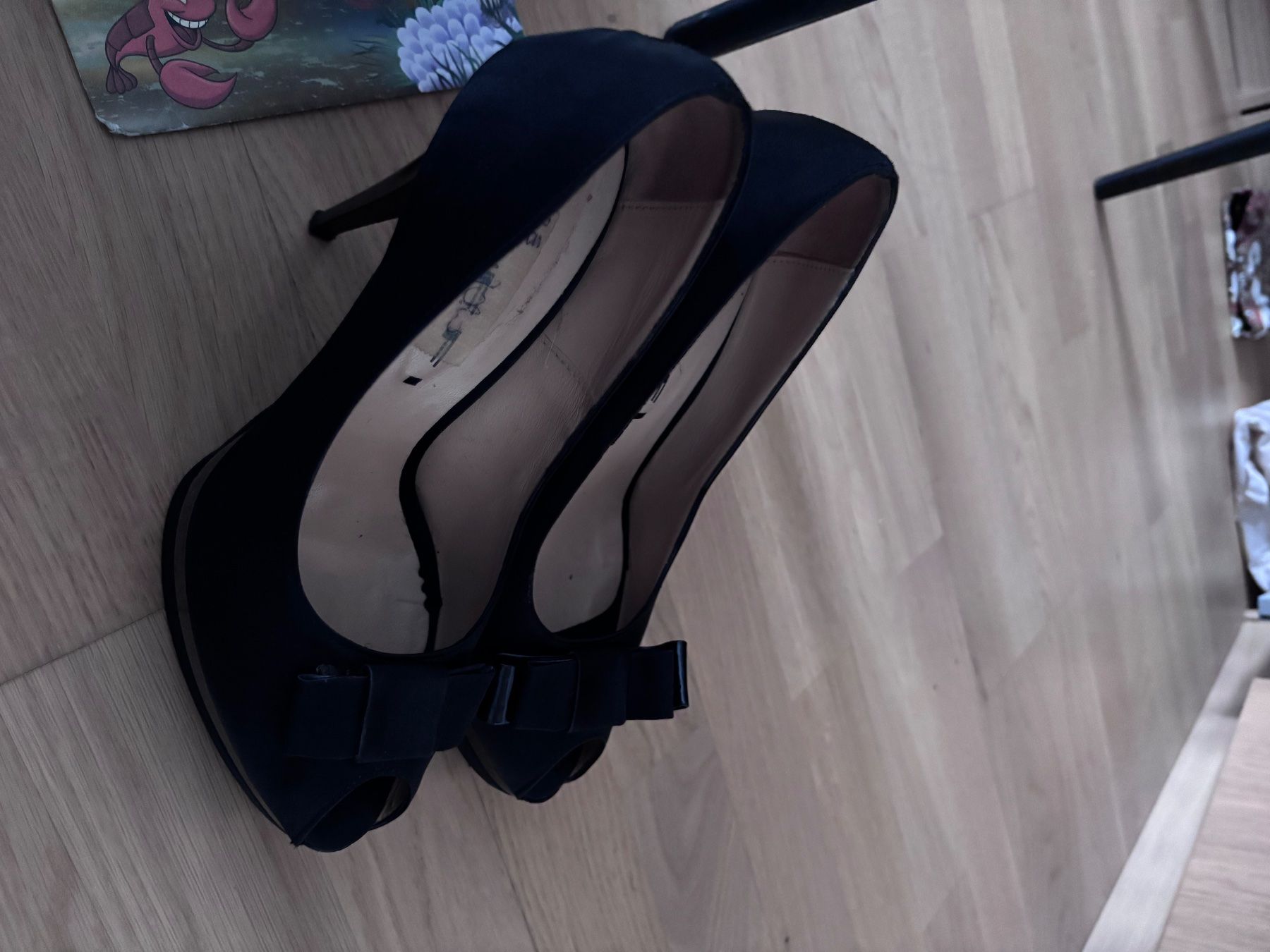 Tiffi Scarpe da donna: Tiffi Black satin heels – Usato da Biel/Bienne venduto da rob_25s7 1