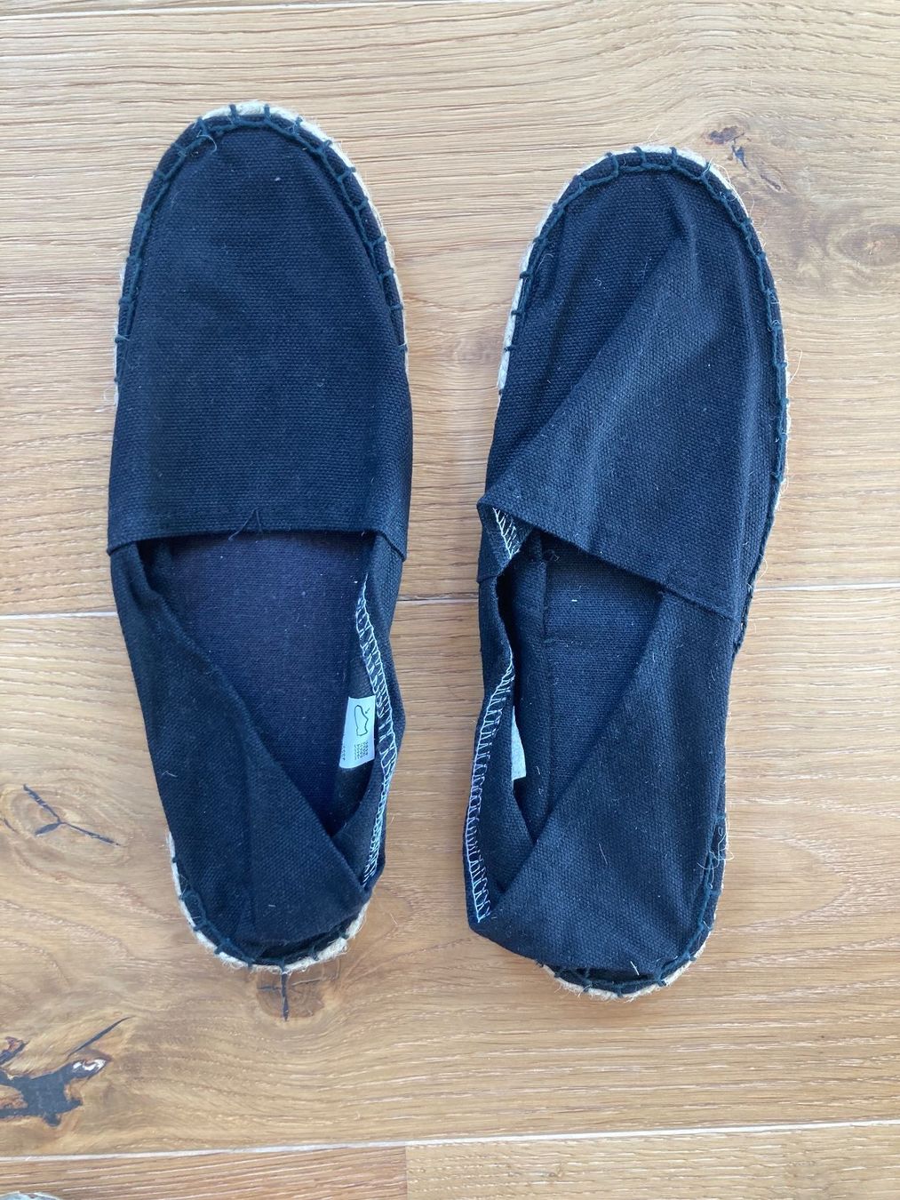 Chaussures hommes: Neue schwarze Espadrilles Gr. 38 – Neuf avec emballage d'origine à Jegenstorf par fribe01