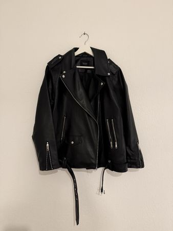 Schwarze Kunstlederjacke im Biker-Stil, Grösse L