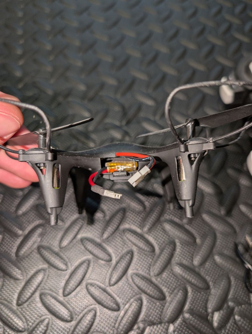 Jouets: Mini drone RC 2.4 GHz avec télécommande & câble USB – D'occasion à Châtel-St-Denis par QQ_seller 1