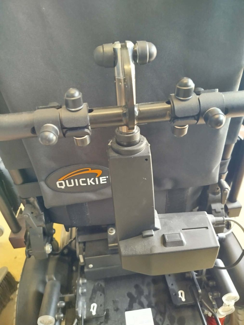 Rollstühle: Fauteuil roulant électrique Modèle: Quickie – Gebraucht aus La Chaux-de-Fonds von Emmaus2300CDF 4