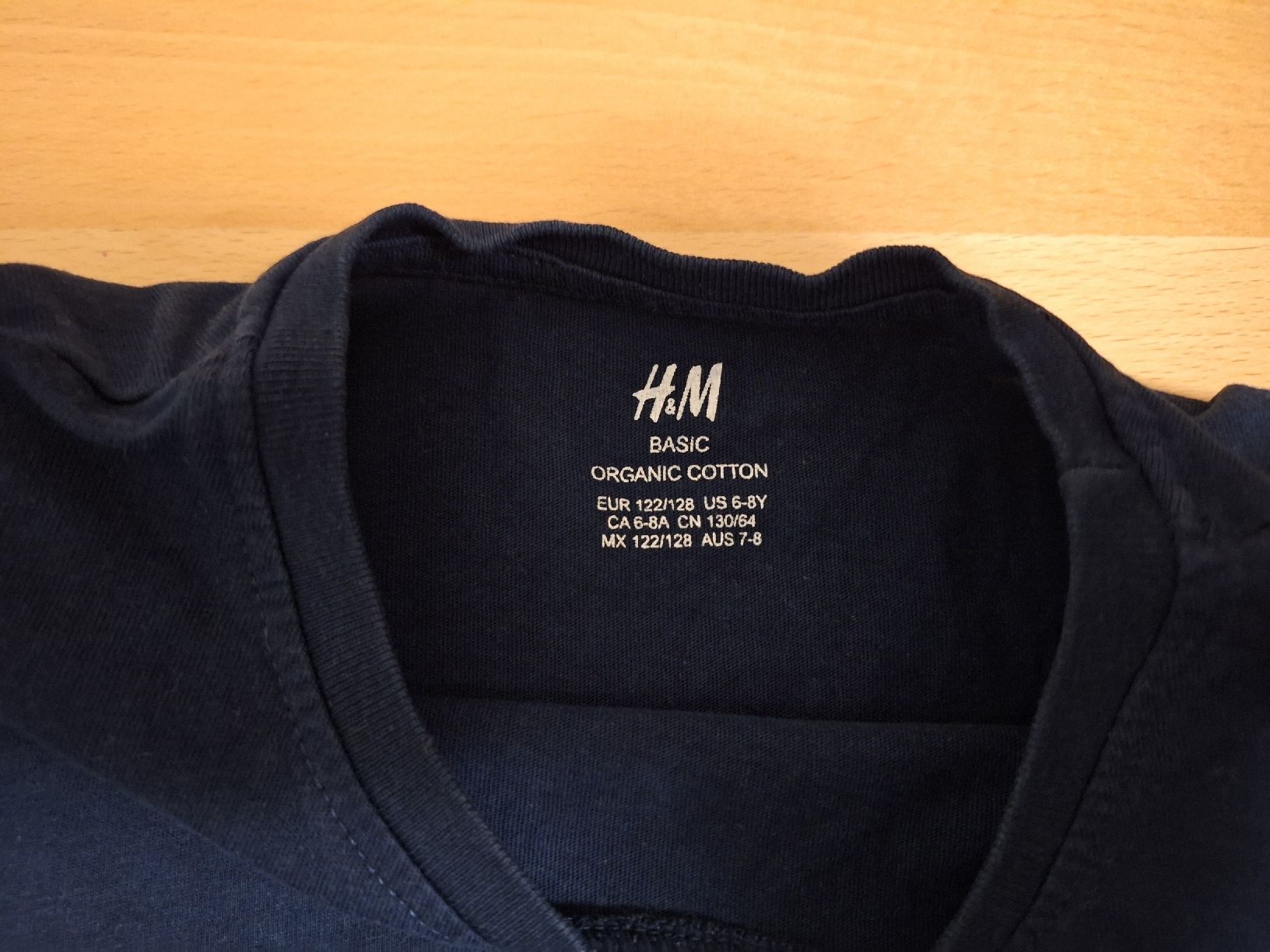 H&M Pullover & Sweatshirts: Langarmshirt von H&M in Gr. 122/128 – Gebraucht aus Oberrieden von smarties949 1
