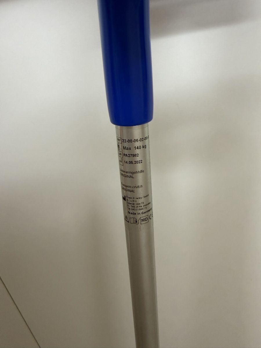 Attrezzature mediche: Crutches blue aluminum adjustable pair – Usato da Regensdorf venduto da __Claudia_ 2