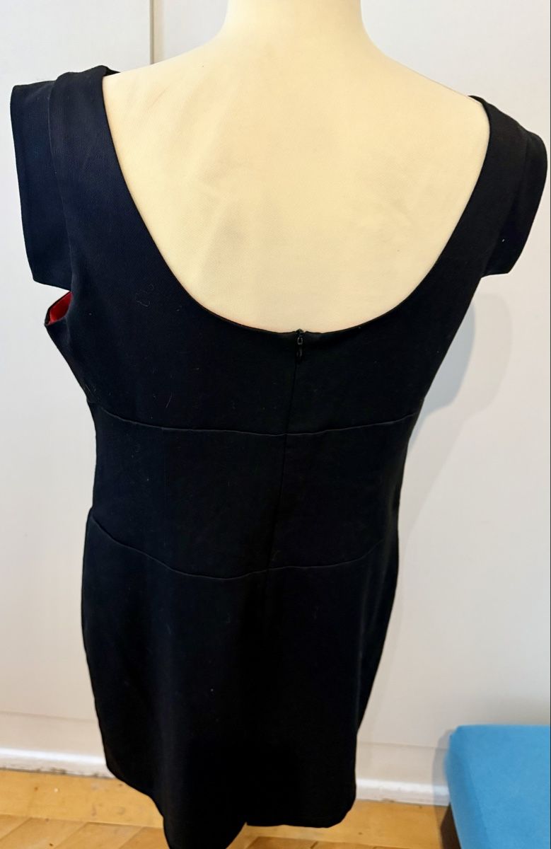 Robes: Robe noire courte – D'occasion à Le Locle par tchanatakoua 6