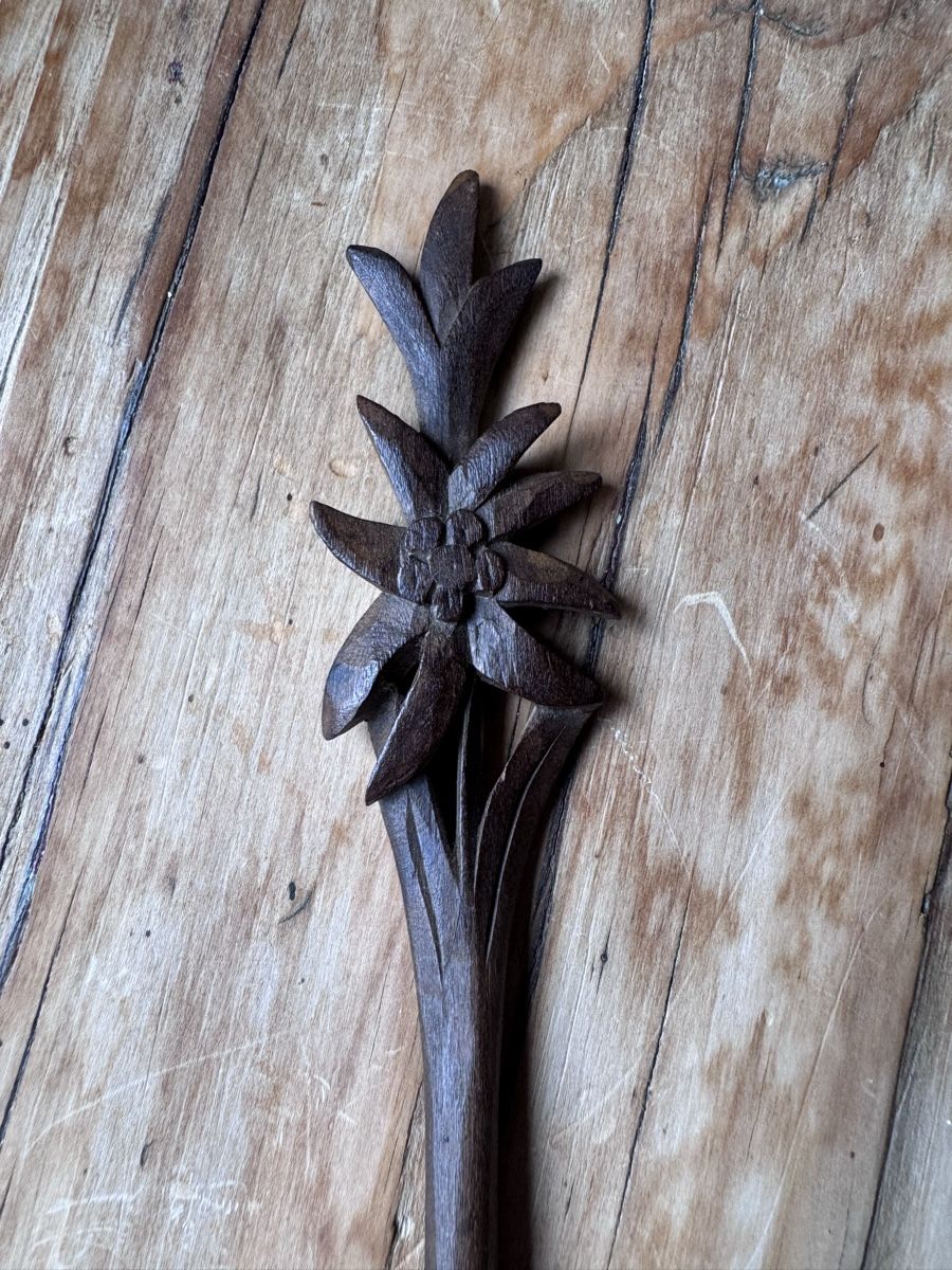 Sculture & Statue: Brienzer Schnitzerei Federhalter mit Edelweiss – Usato da Glovelier venduto da deepfunk 1