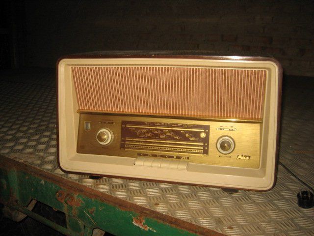 Radio: Röhrenradio, Pécs M3 Rundfunkempfängere – Usato da Winterthur venduto da pf02