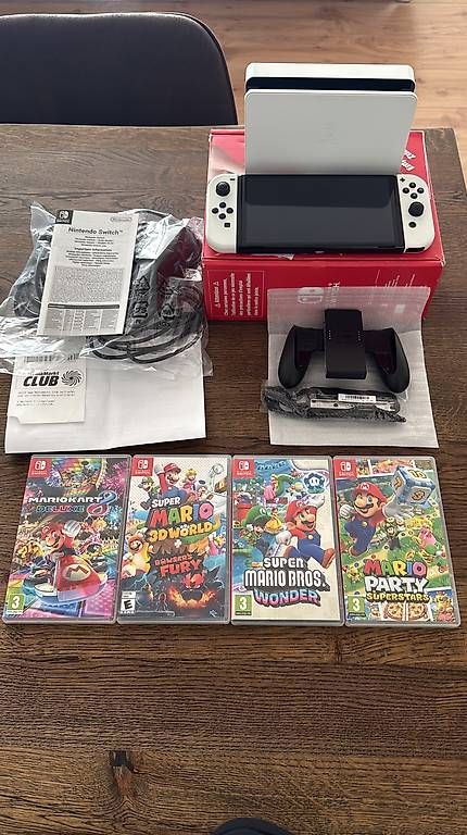 Console: Nintendo Switch OLED White + 4xGames – Usato da Aadorf venduto da Apoly