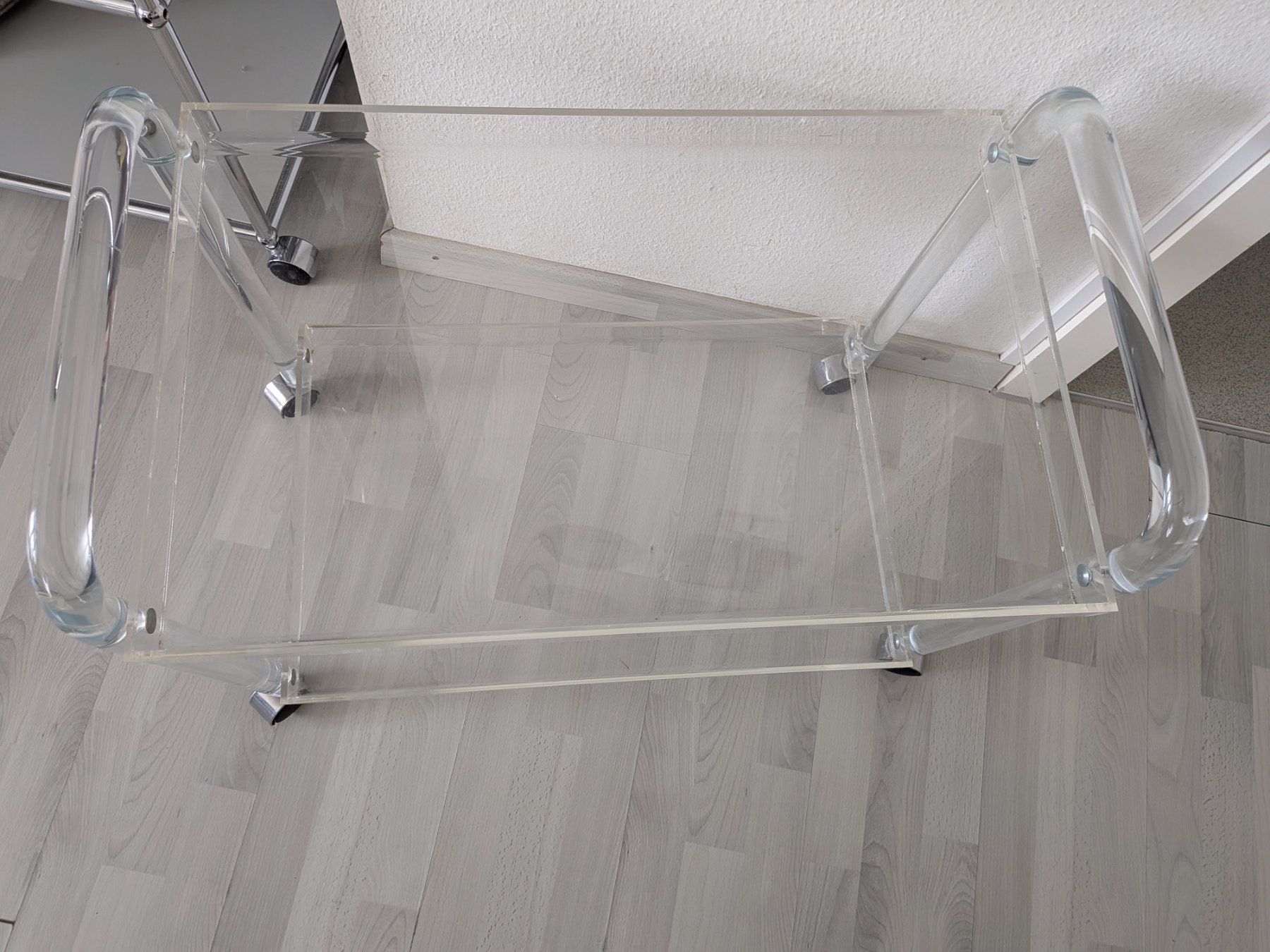 Carrelli di servizio: Plexiglas Servierwagen Beistelltisch – Usato da Emmen venduto da magelan 1