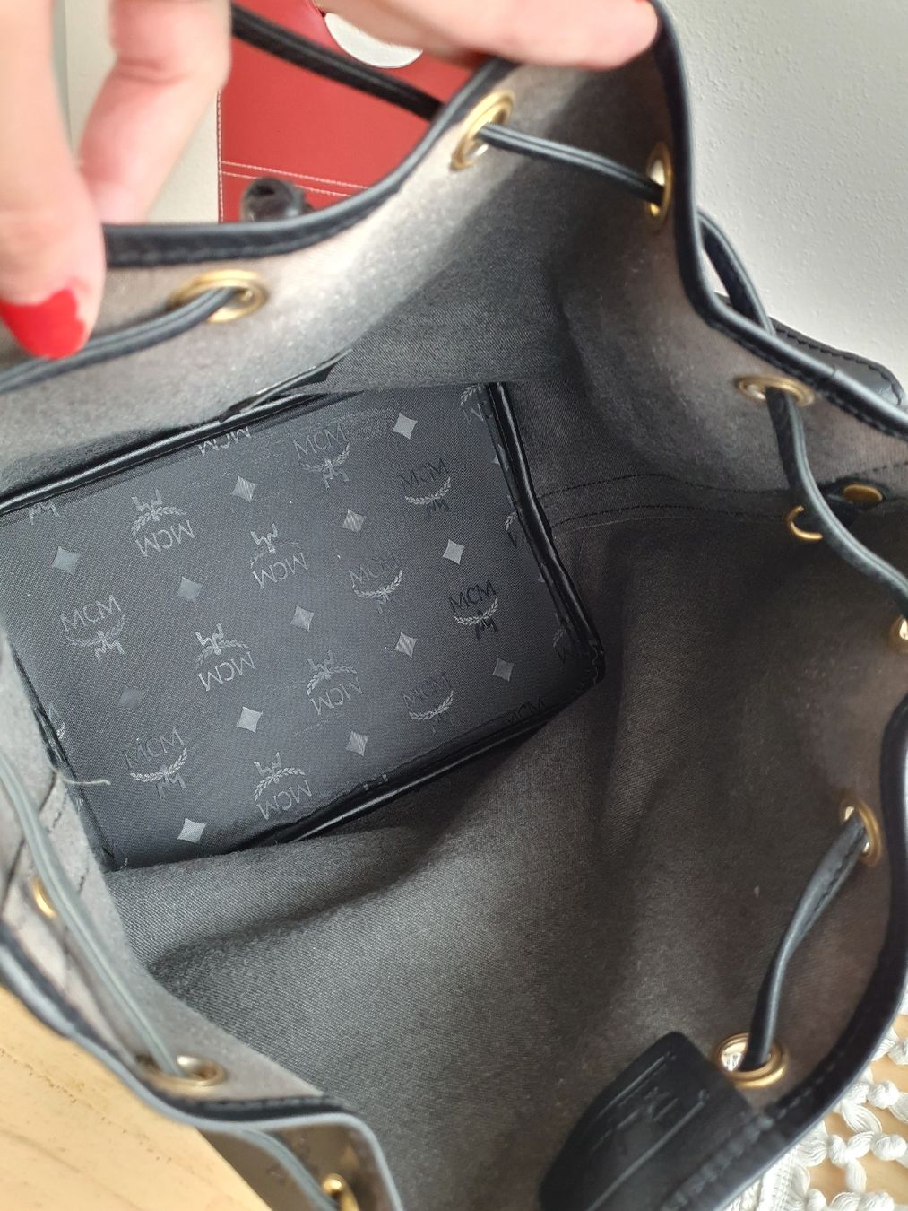 Mcm Taschen für Damen: MCM Beutetasche Vintage Medium Vinyl – Gebraucht aus Niederteufen von Mira_72 8
