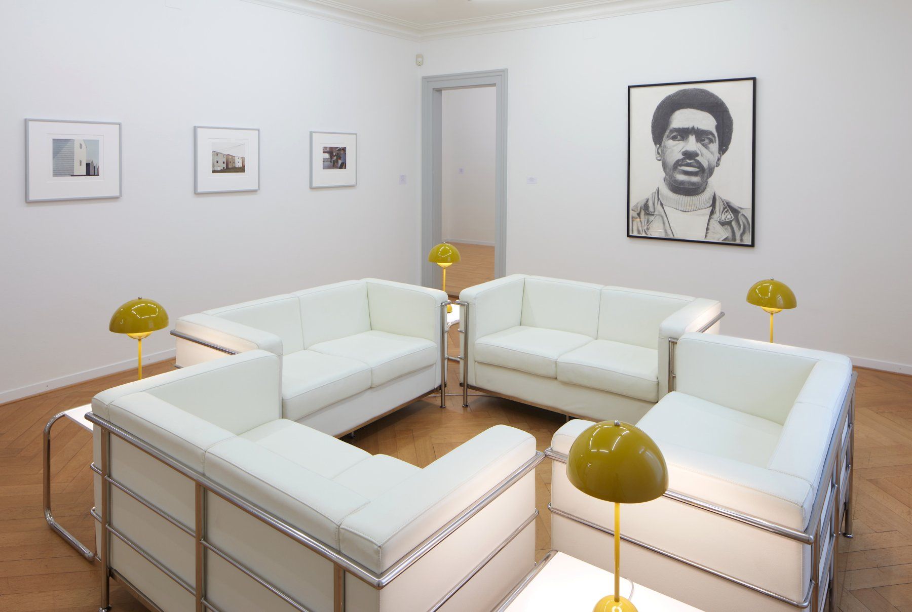 Sofas: 3er Sofa  Classic Lounge_Corbusier Style_Leder – Gebraucht aus Bremgarten AG von outdoorlounge 3