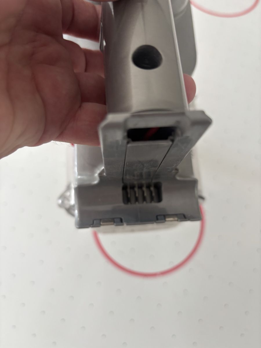 Dyson Staubsauger & Zubehör: Dyson DC16 pour pièces  – Defekt aus nods von Tozzifan 4