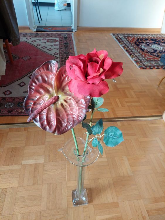 Glasblumen Figur Mit Vase & Künstlichen Blumen - Elegante Deko Für Zuhause