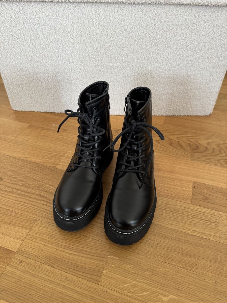 Scarpe da donna: Schnürstiefelette schwarz – Nuovo (secondo la descrizione) da Rüfenacht BE venduto da NE_