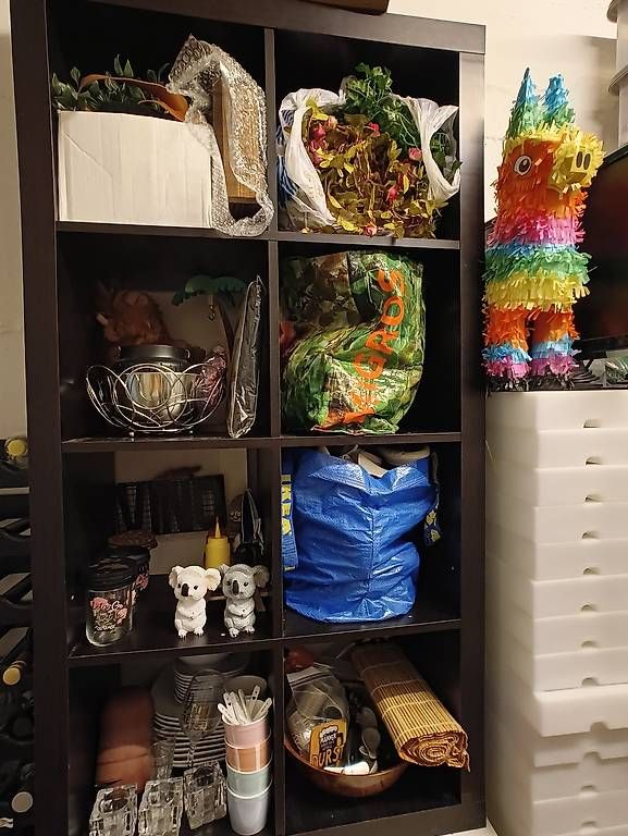 Lotti di vestiti: Flohmi: Diverse Kleider, Schuhe, Shirts, Pullis, etc. – Usato da Nänikon venduto da Manta87 1