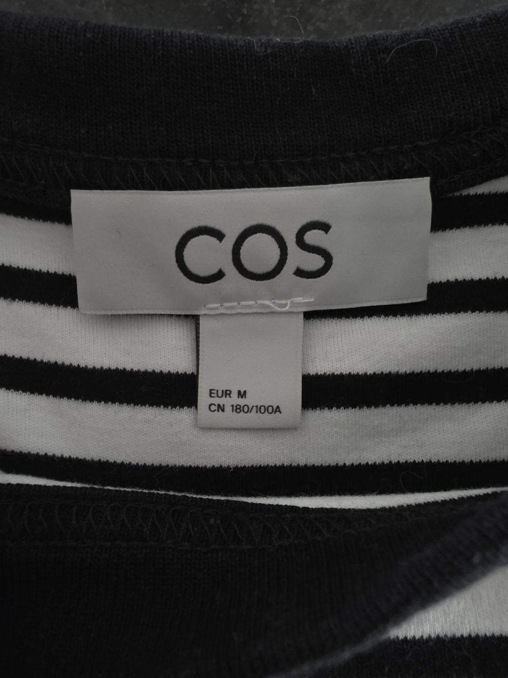 Cos T-Shirts: T-shirt COS – Gebraucht aus Versoix von ste_p6t6 1