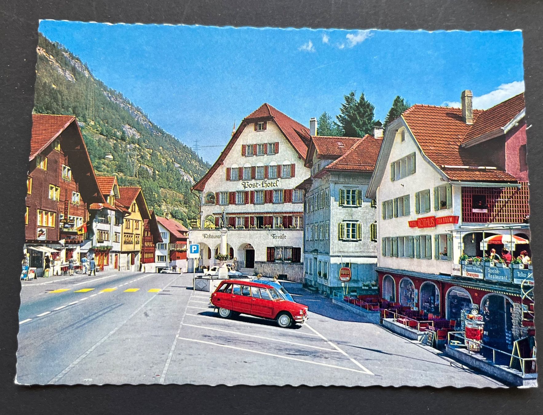 Cartoline postali: WASSEN UR, Dorfplatz, Hotel Rothus, Oldtimer Auto – Usato da Ostermundigen venduto da DaxKarten-75