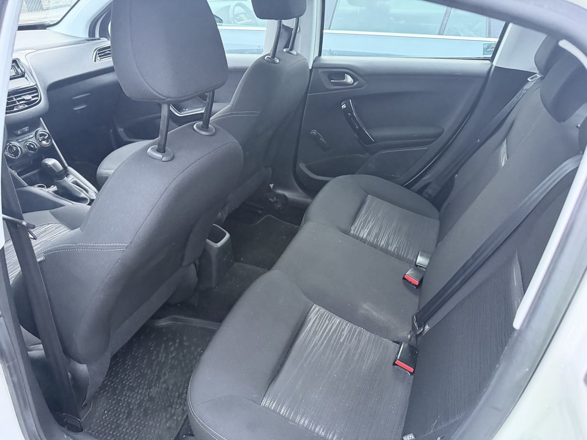 Peugeot Automobili: Peugeot 208 1.2 VTi  ab MFK – Usato da Oftringen venduto da A1Rental 9