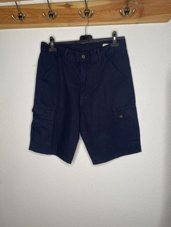 Short’s Blau mit Taschen