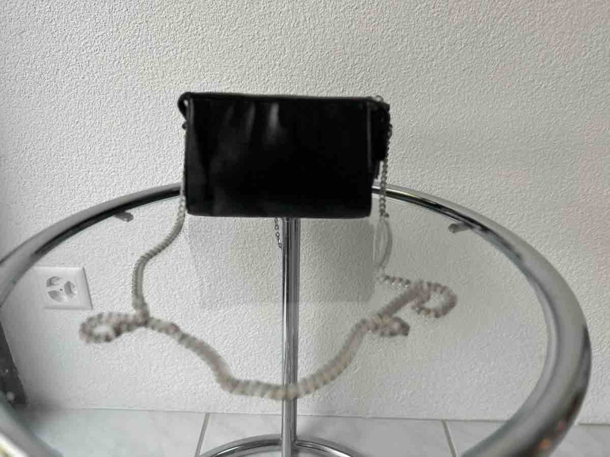 H&M Taschen für Damen: Black Leather-Look Key Case with Chain Strap – Gebraucht aus Saland von ele_vc96 1