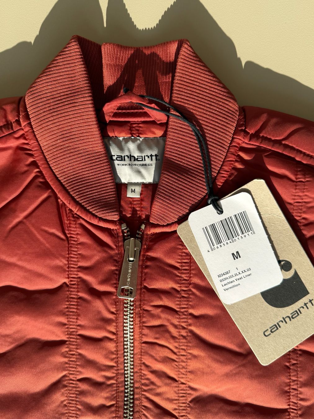 Carhartt Giacche: Carhartt -Lachlan Vest Liner / M – Nuovo e nell'imballaggio originale da Basel venduto da Mezze 1