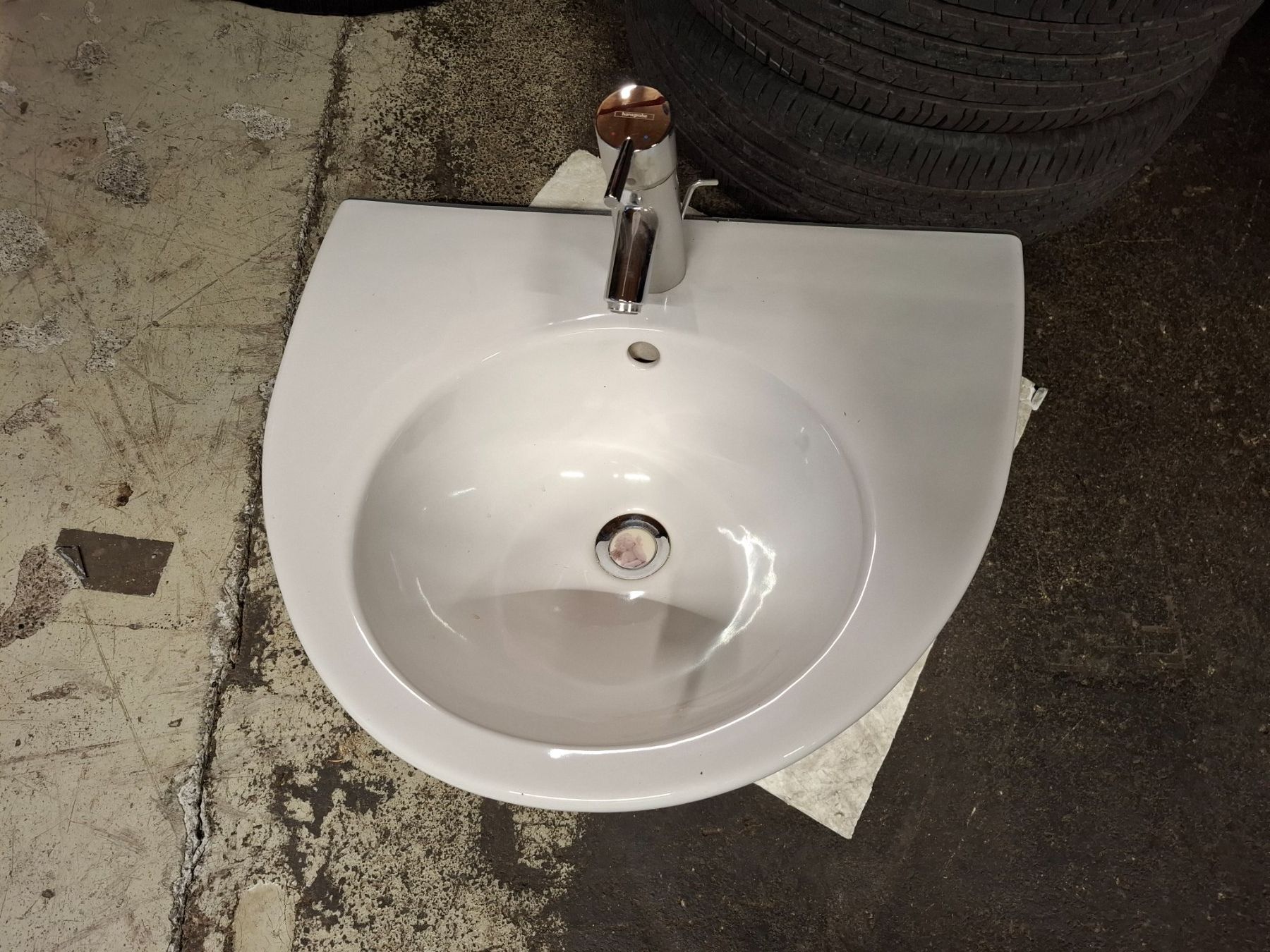 Spülbecken & Waschbecken: Waschbecken mit Hans Grohe Armatur – Gebraucht aus Lachen SZ von Future81