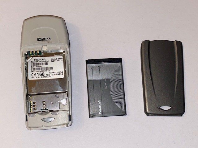 Nokia Telefoni cellulari / Smartphones: Nokia 6100 Handy mit Ladegerät – Usato da Richterswil venduto da Ninodp