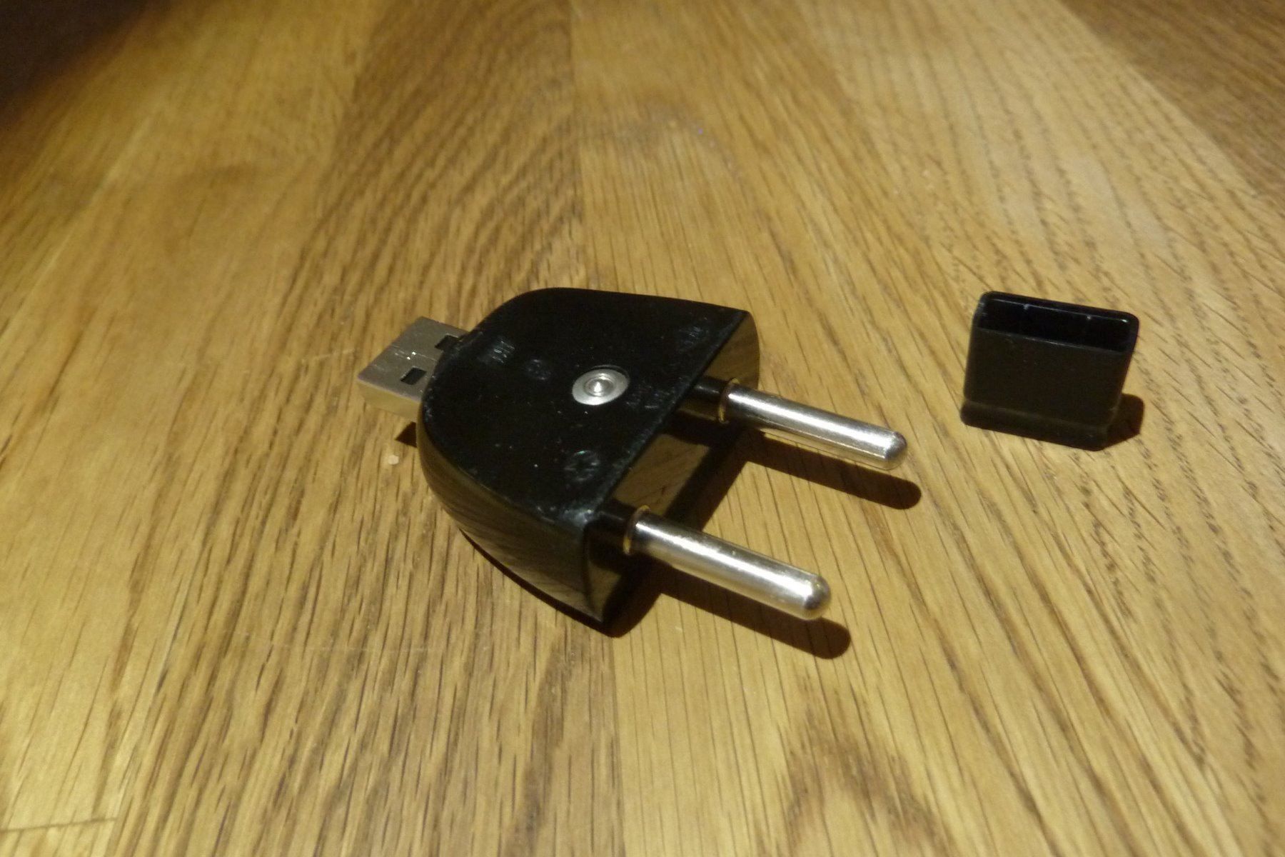 USB Sticks: USB Stick im Retro 2Pol Bakelit handmade – Neu (gemäss Beschreibung) aus Hochfelden von swissice 1