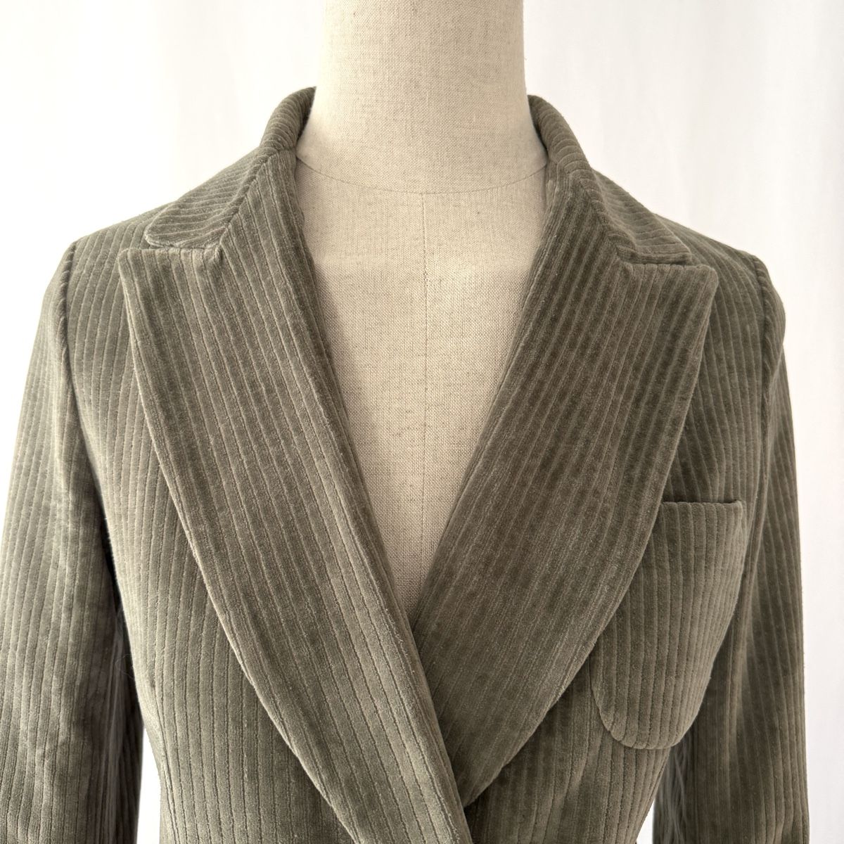 Circolo Giacche: CIRCOLO 1901 Velvet Cotton Jacket – Nuovo (secondo la descrizione) da Emmen venduto da Colette-Juliette 1