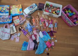 Verschiedene Spielsachen, Puzzles, Barbies… in gutem Zustand