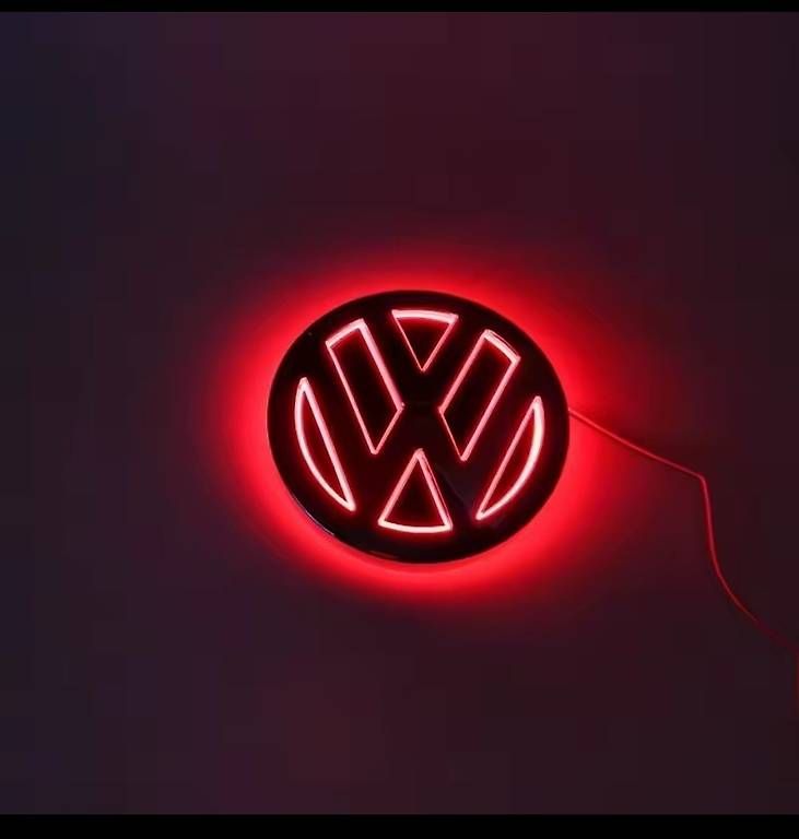 Tutti pezzi di ricambio auto: VW Emblem LED Rot 11cm – Usato da BASEL venduto da E-Bro.Electro
