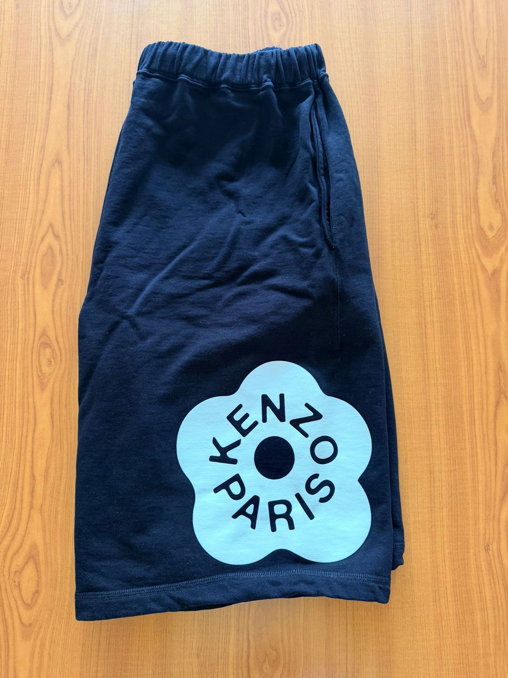 Kenzo Pantaloni: Kenzo Bermudas mit Boke Flower-Print – Nuovo (secondo la descrizione) da Kilchberg ZH venduto da whatever74 2