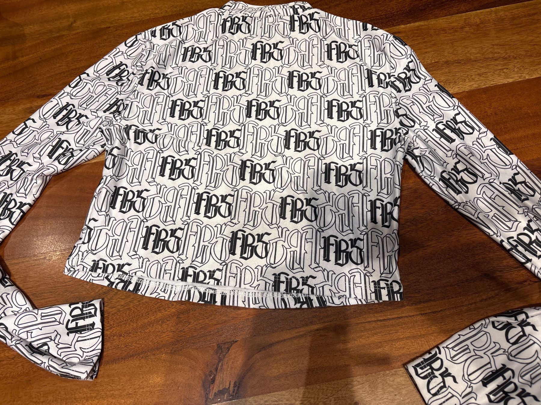 Pullover & Sweatshirts: FB5 Oberteil, Grösse M, Top Zustand, Herbst – Gebraucht aus Andwil SG von schmei 2