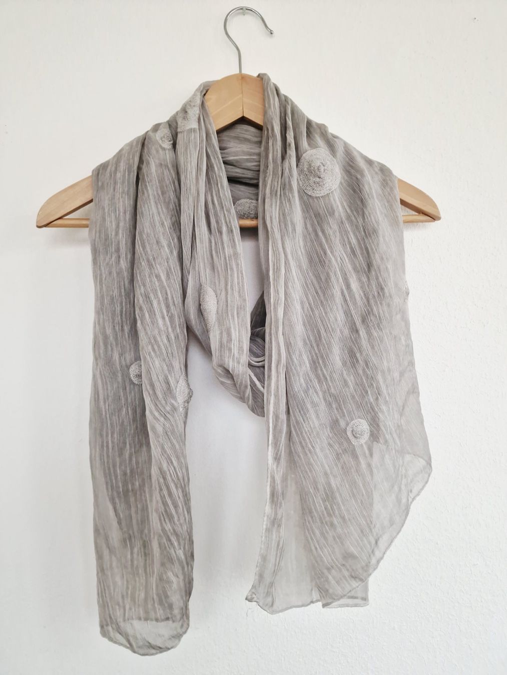Foulard & Sciarpe: Damen Schal ca. 80cm x 200cm Grau – Usato da Hallau venduto da CHACLA 1