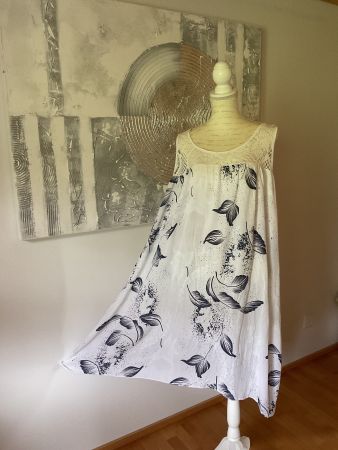 Neues Weisses luftiges Baumwolle Sommerkleid in L bis XL
