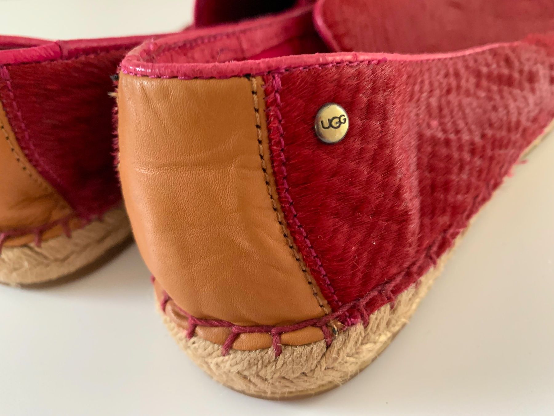 Ugg Chaussures femmes: UGG magenta farbene Espadrilles Gr. 38 NEU – Neuf (Voir description) à Meiringen par tonicandgin 1