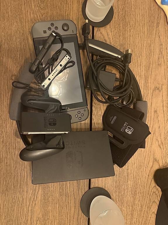 Konsolen: Nintendo Switch inkl. 2 Spiele – Gebraucht aus Boll von kuschel02