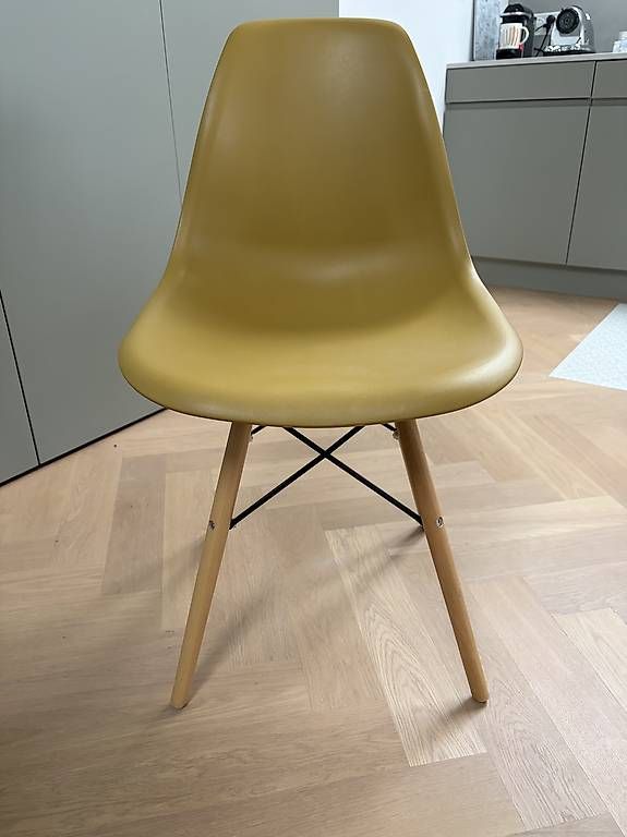 Sedie: Chaises style Eames  – Usato da St-Sulpice VD venduto da bor_wtr2