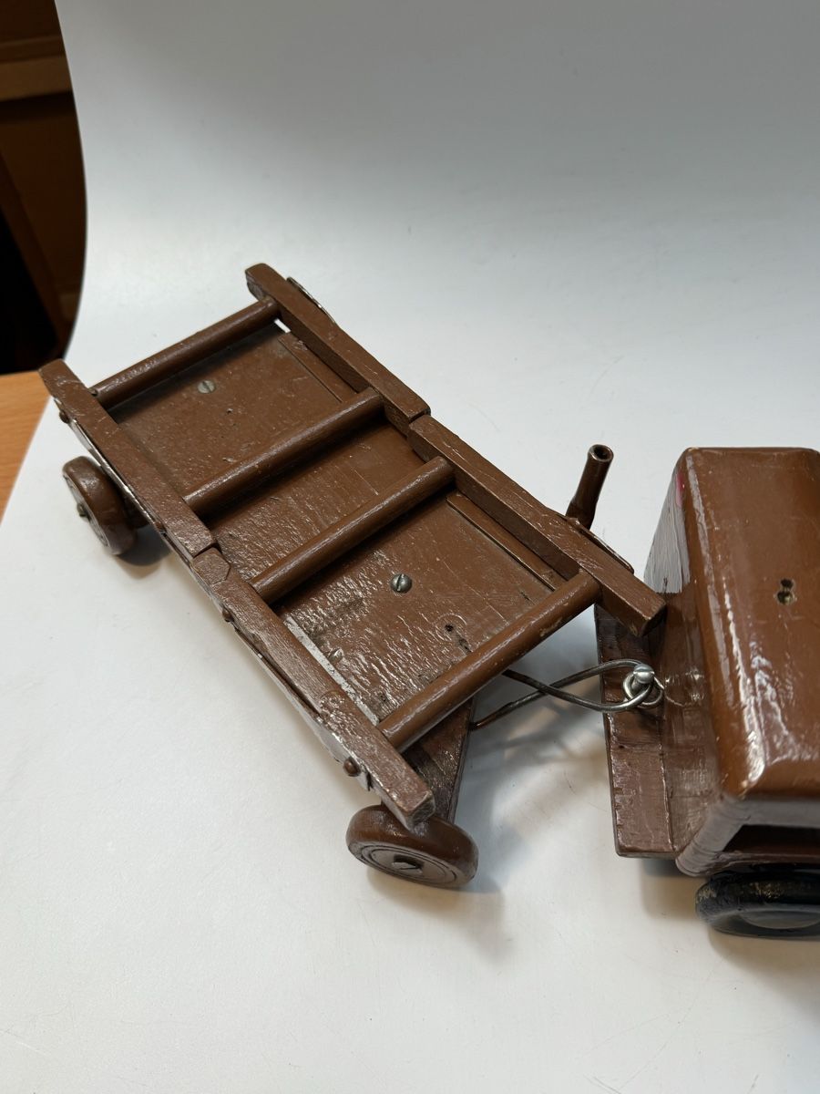 Spielzeuge: Alter Spielzeug Lastwagen Holz – Gebraucht aus Grenchen von swiss.antiques 2