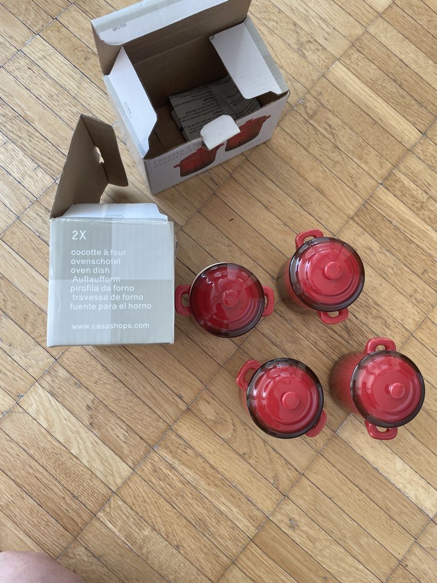Elettrodomestici da cucina: 4 Red Mini Cocotte Oven Dishes – Nuovo (secondo la descrizione) da Neuchatel venduto da shi_9fzw 2