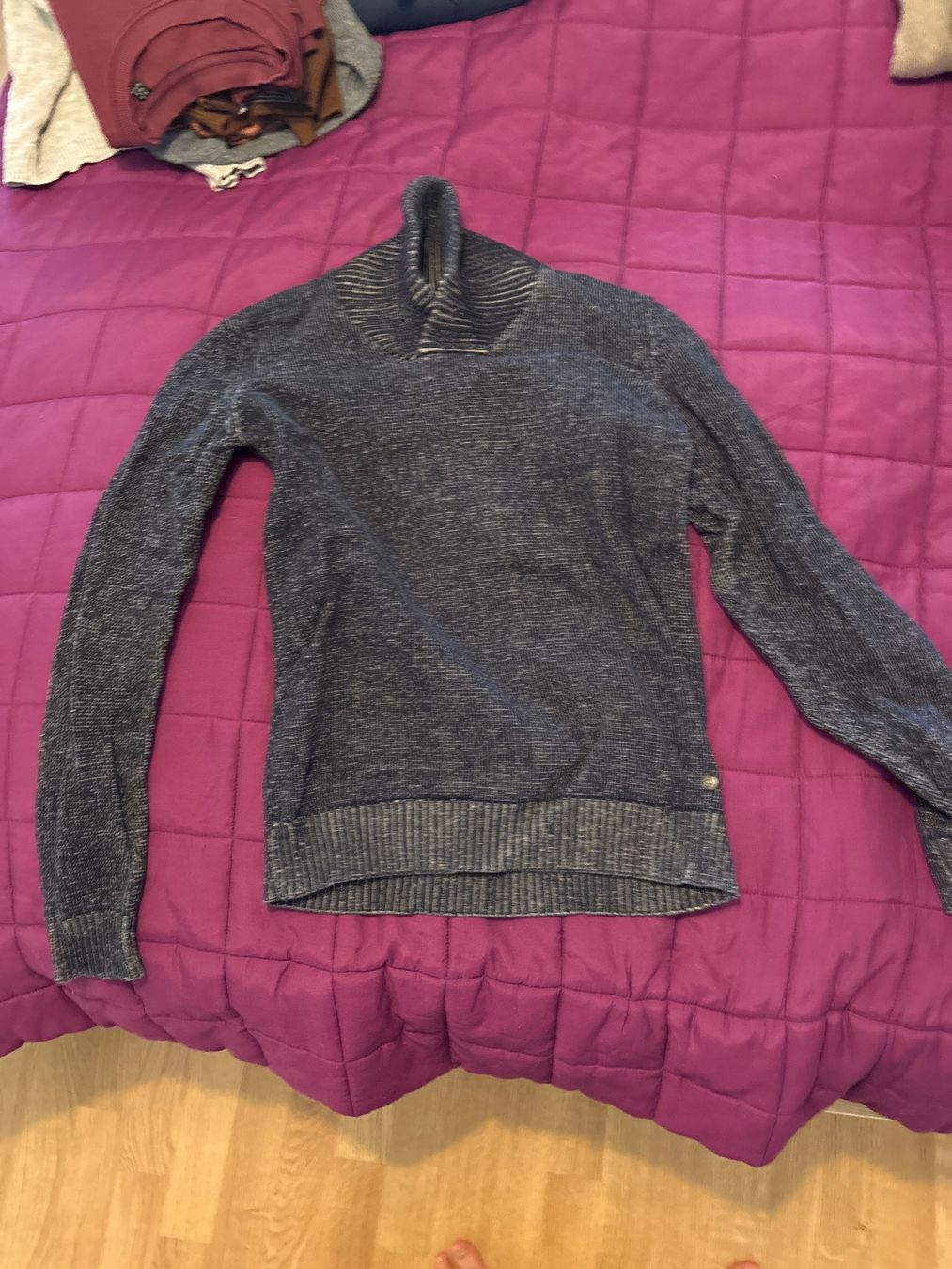 Pullover & Sweatshirts: Pull homme hiver, col roulé, taille M, comme neuf! – Gebraucht aus Neuchâtel von flo_p9ps 1