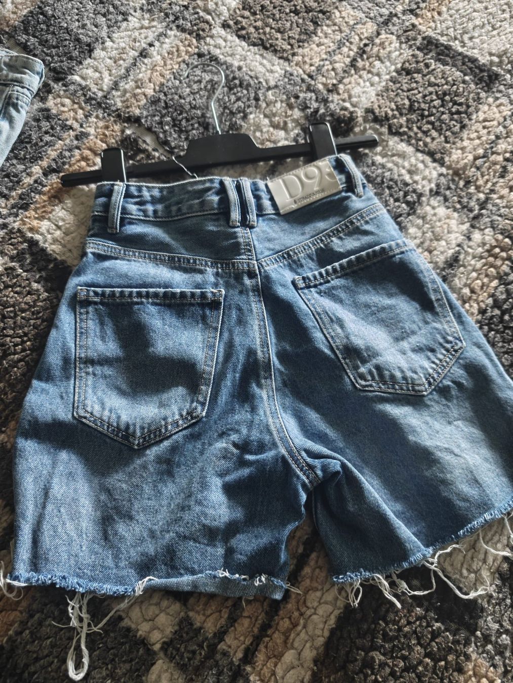 Stradivarius Pantalons: Strativarius short size 32 – D'occasion à Affoltern am Albis par DarkMaster 2
