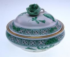 Herend Ungarn Porzellan Deckeldose mit Rose