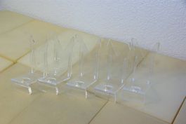 5x transparente Geräte Aufsteller, mit Loch