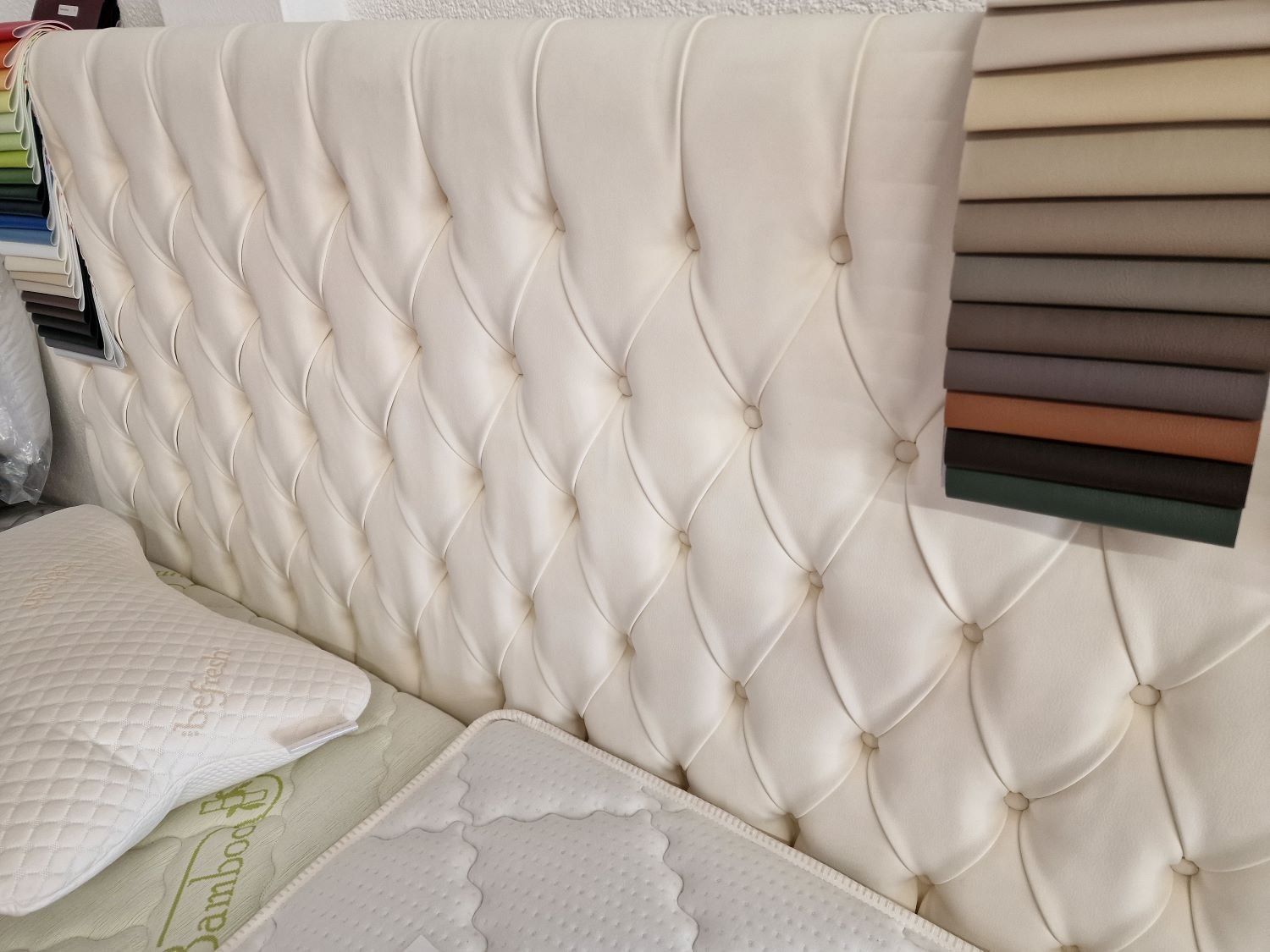 Letti: Boxspringbett in der Ausstellung in Creme – Nuovo (secondo la descrizione) da Oensingen venduto da directshop24 2