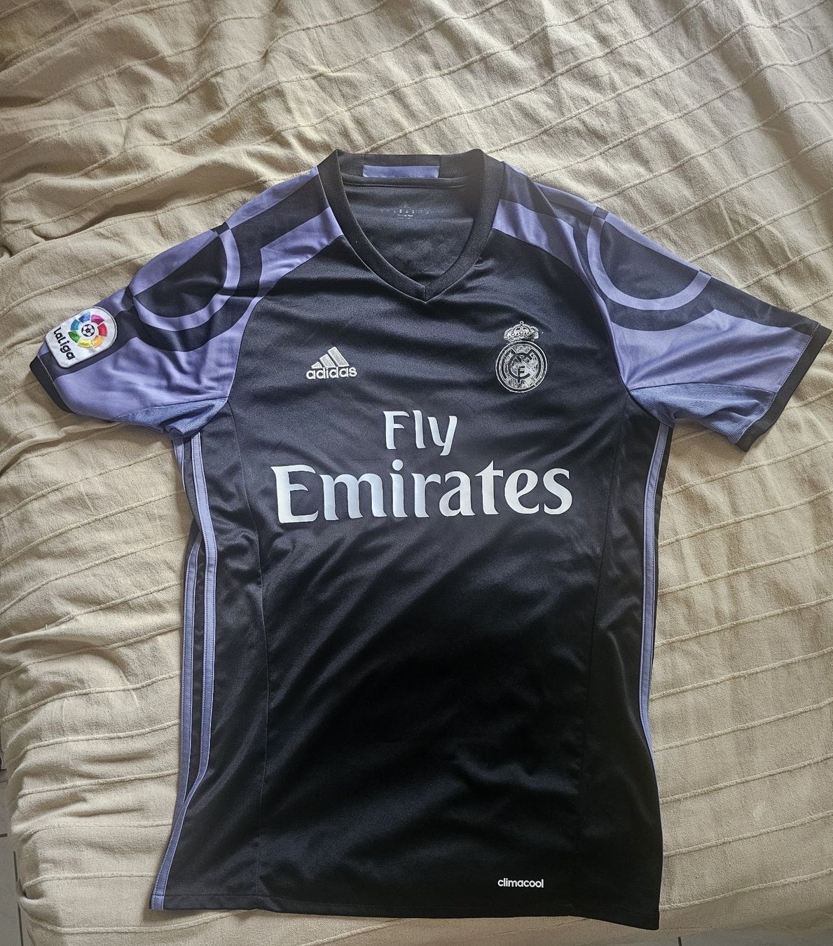 Adidas Maillots de corps & Pantalons: Real Madrid 2016-2017 Third - 14 CASEMIRO – D'occasion à Epalinges par Kont1 1
