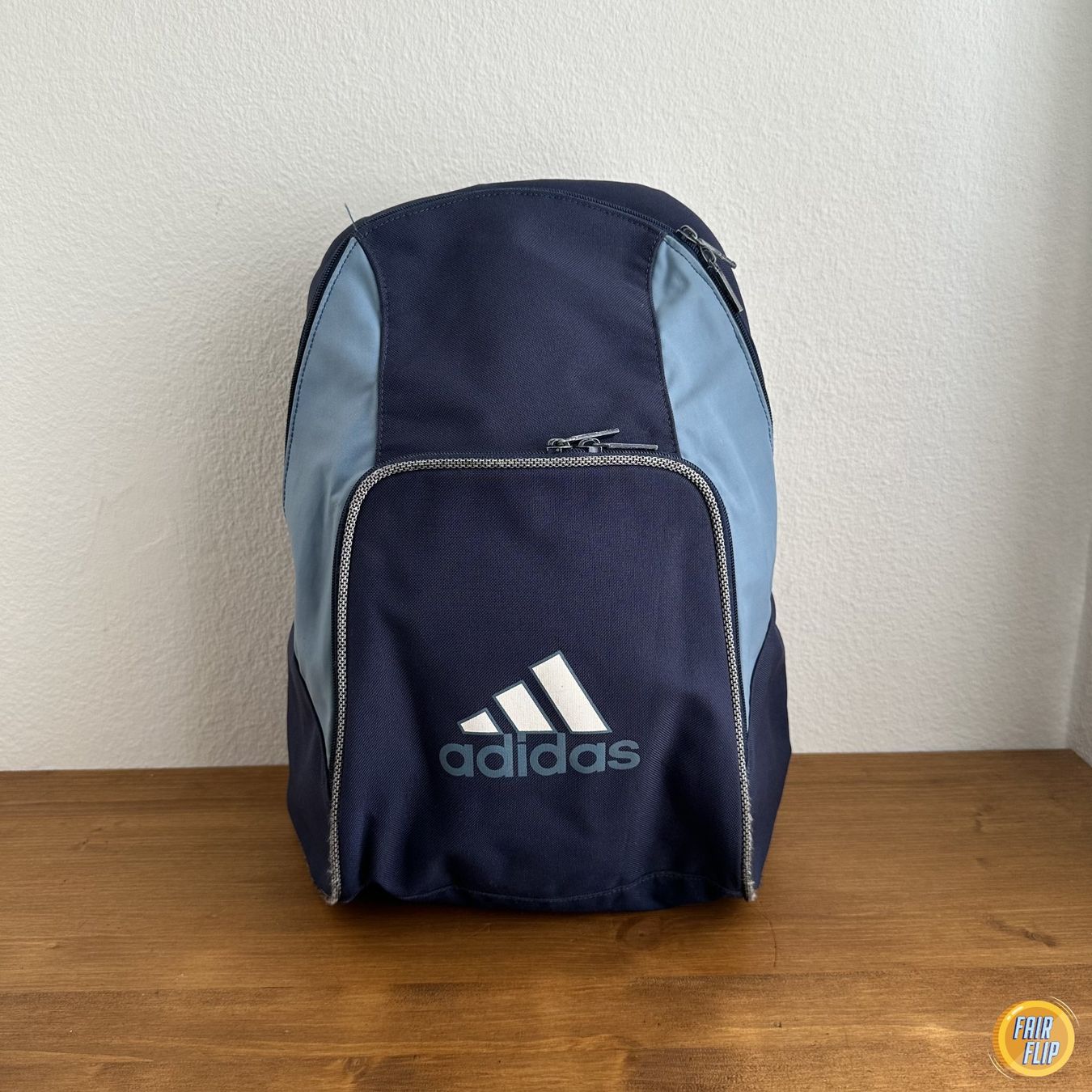 Adidas Zaini: Vintage Y2K Adidas Rucksack – Usato da Luzern venduto da fairflip
