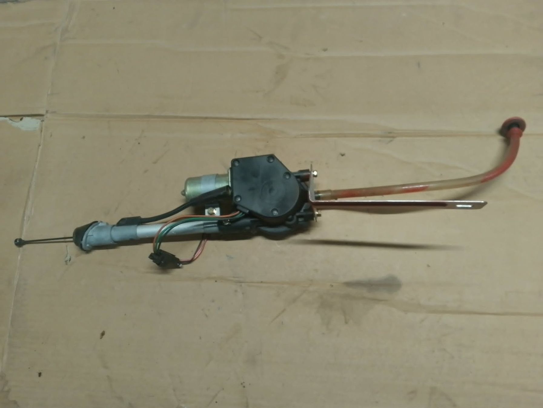 GM Tutti pezzi di ricambio auto: 4. Gen. Camaro, Firebird,  Antenne elektrisch – Usato da Niedergösgen venduto da usc_8fsx